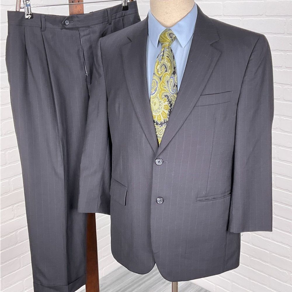Jos A‎ Bank Suit Men 40S 33Wx25L Cuffs Black Gray  Pinstripe Classic Career Wool